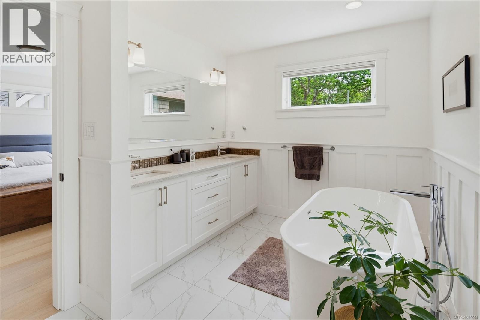 1217 Hewlett Pl, Oak Bay, British Columbia  V8S 4P6 - Photo 32 - 1036654