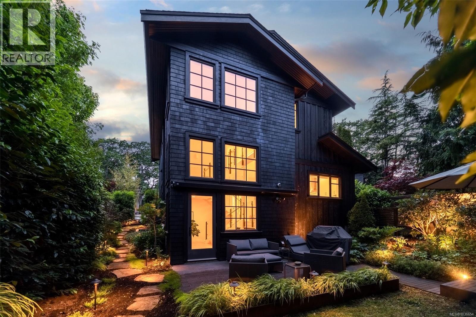 1217 Hewlett Pl, Oak Bay, British Columbia  V8S 4P6 - Photo 39 - 1036654