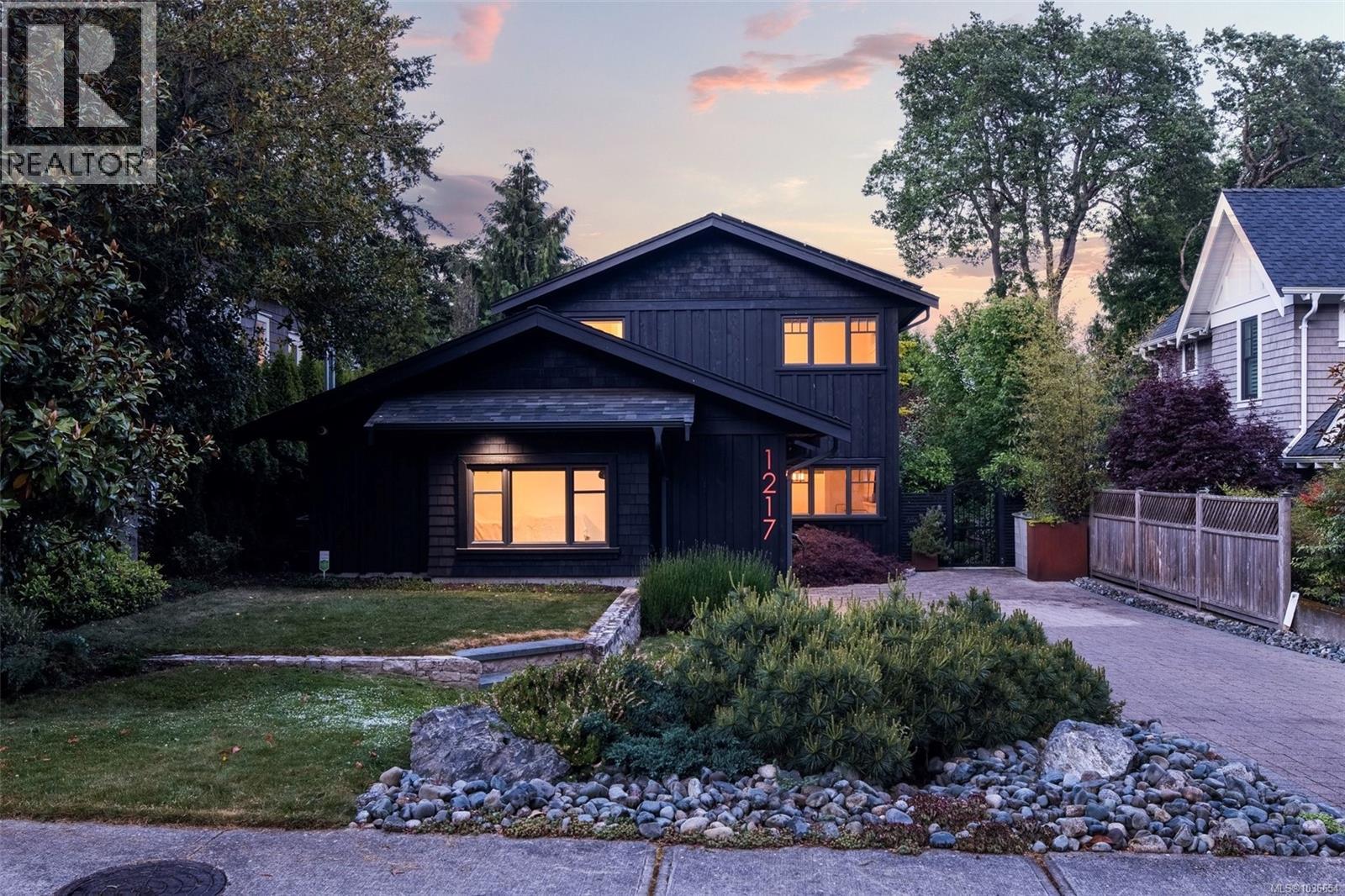 1217 Hewlett Pl, Oak Bay, British Columbia  V8S 4P6 - Photo 46 - 1036654