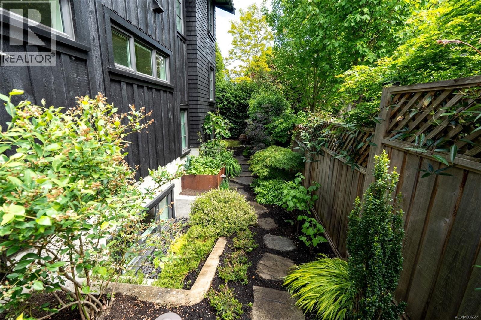 1217 Hewlett Pl, Oak Bay, British Columbia  V8S 4P6 - Photo 56 - 1036654