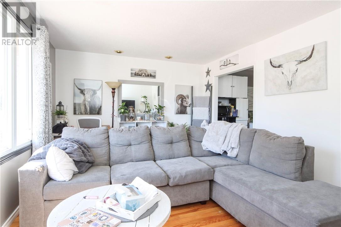554 Phillip Street, Lively, Ontario  P3Y 1N1 - Photo 3 - 2127884