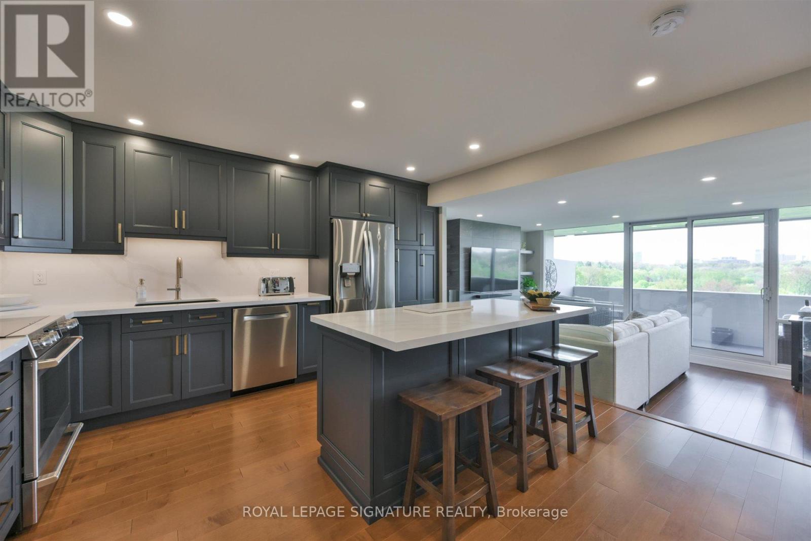 912 - 240 Scarlett Road, Toronto, Ontario  M6N 4X4 - Photo 4 - W13147970