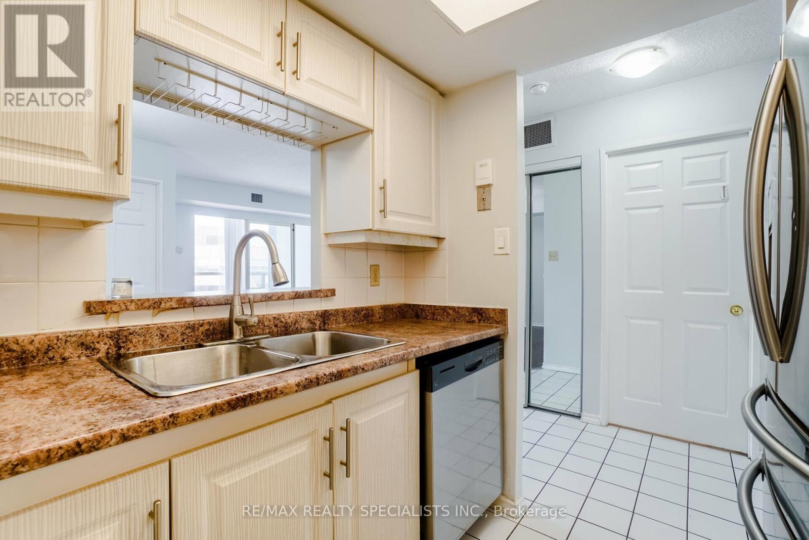 1808 - 265 Enfield Place, Mississauga, Ontario  L5B 3Y6 - Photo 11 - W13148074