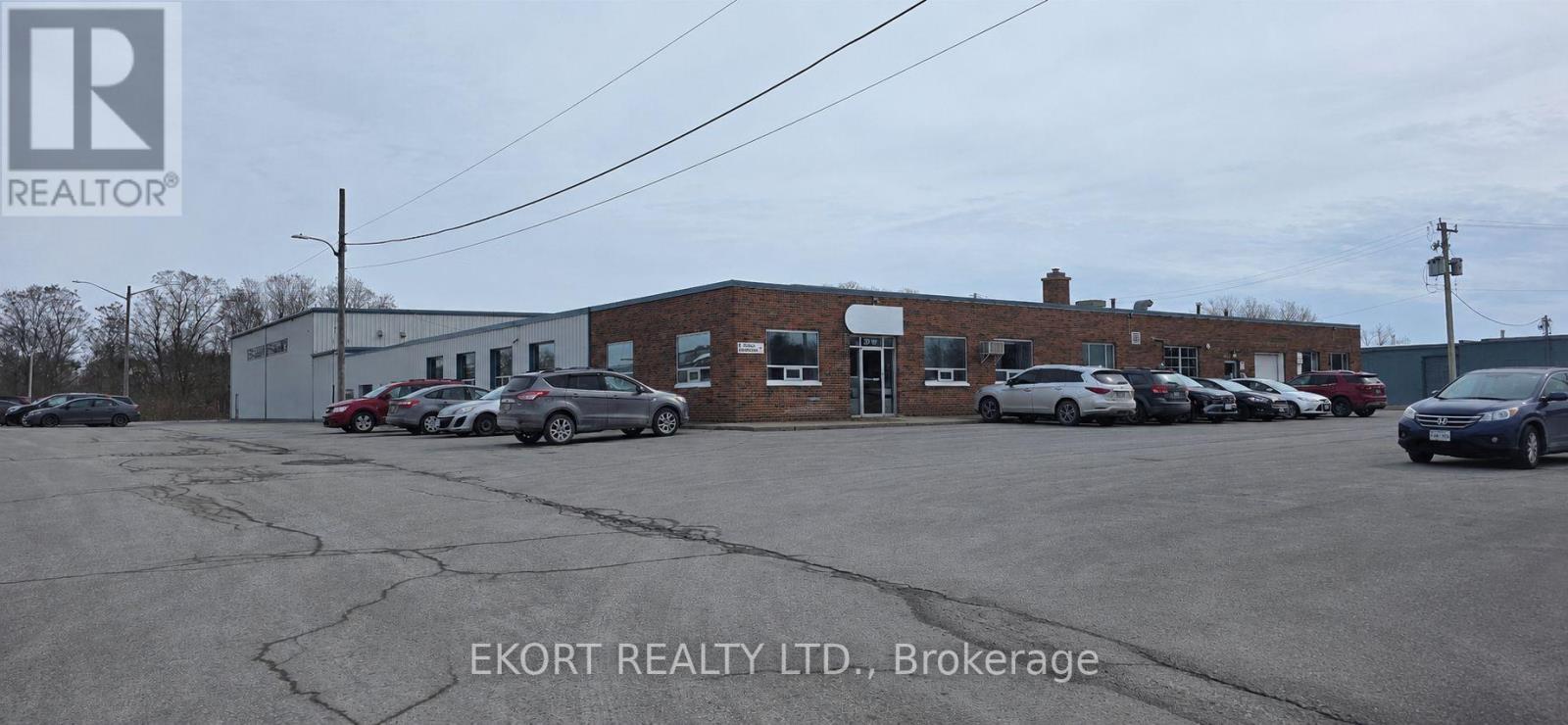 39 Davis Street E, Quinte West, Ontario  K8V 4K8 - Photo 1 - X12881092