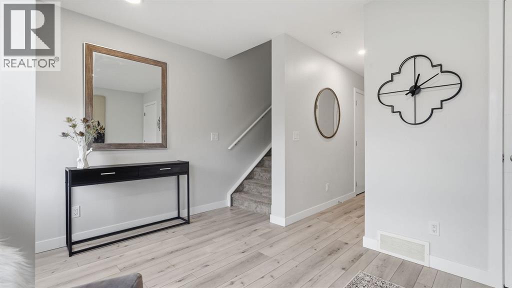99 Les Jardins Park SE, Calgary, Alberta  T2C 5V3 - Photo 4 - A2300587