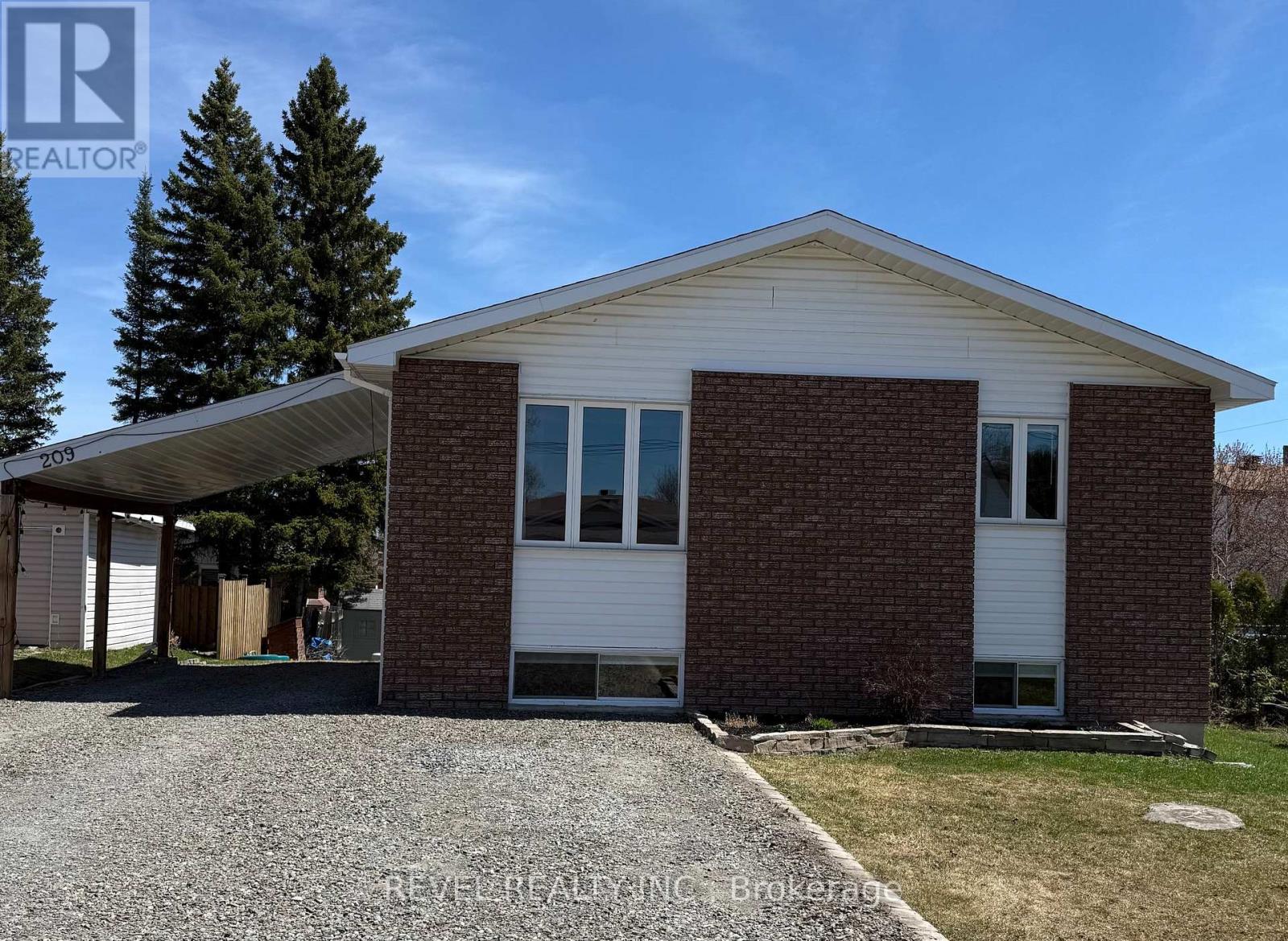 209 Sutherland Street, Timmins, Ontario  P0N 1C0 - Photo 1 - T13148274