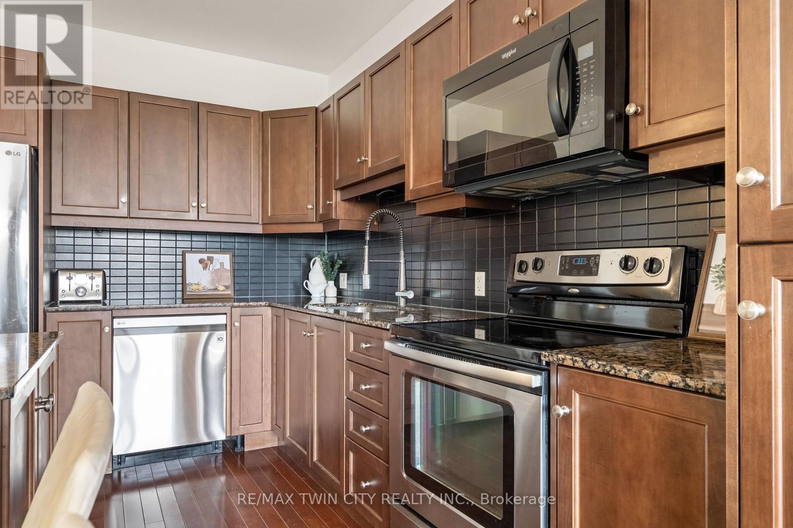 405 - 223 Erb Street W, Waterloo, Ontario  N2L 0B3 - Photo 11 - X13147752