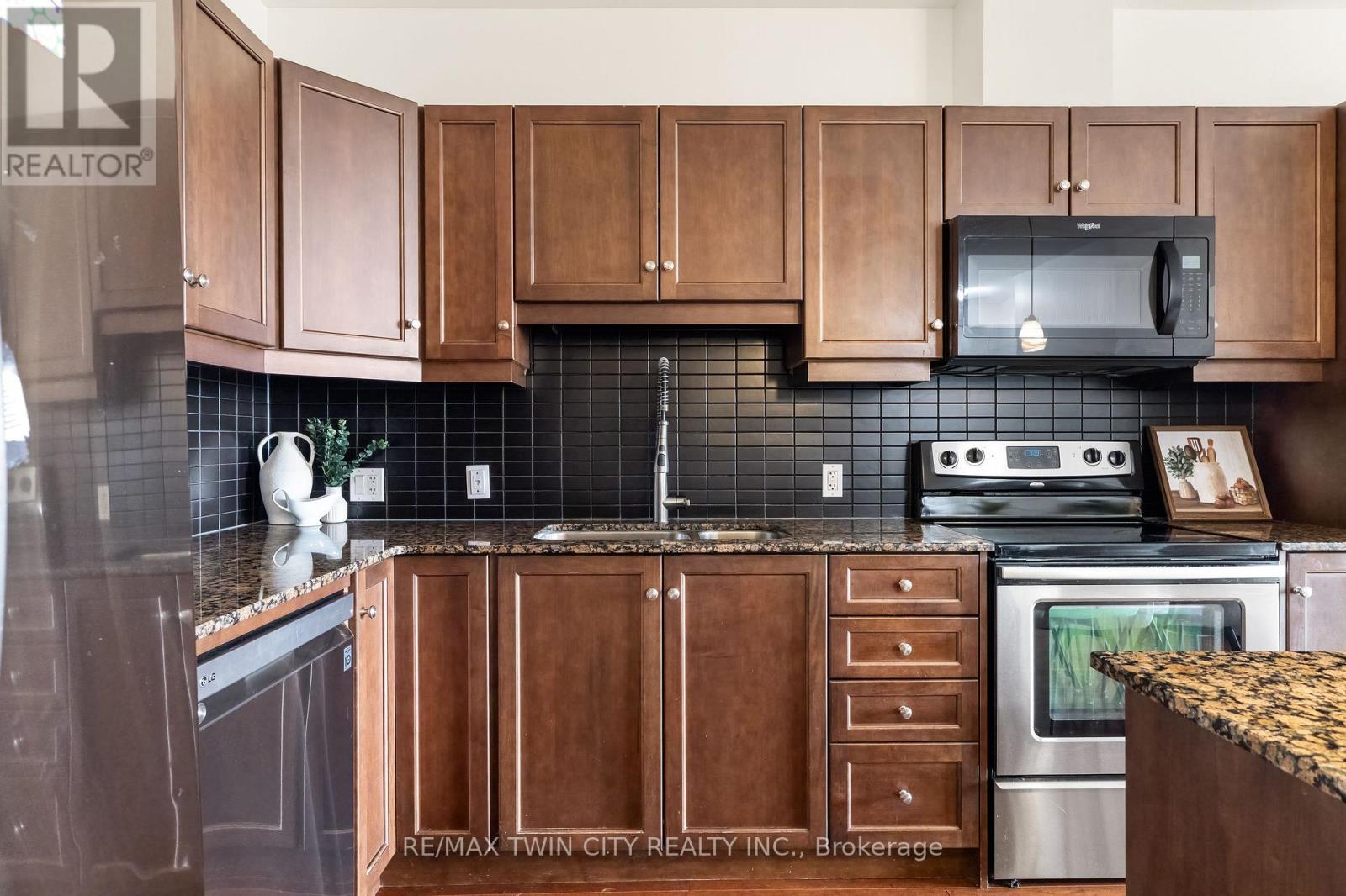 405 - 223 Erb Street W, Waterloo, Ontario  N2L 0B3 - Photo 8 - X13147752