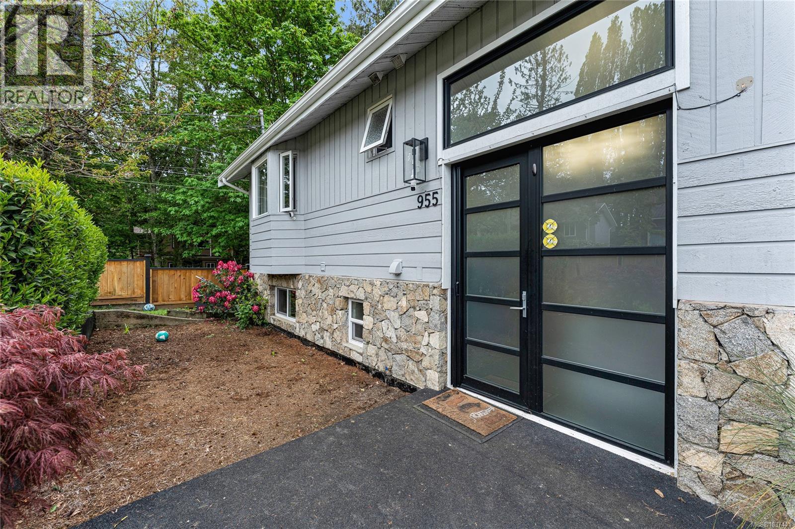 955 Sluggett Rd, Central Saanich, British Columbia  V8M 1E4 - Photo 5 - 1037441