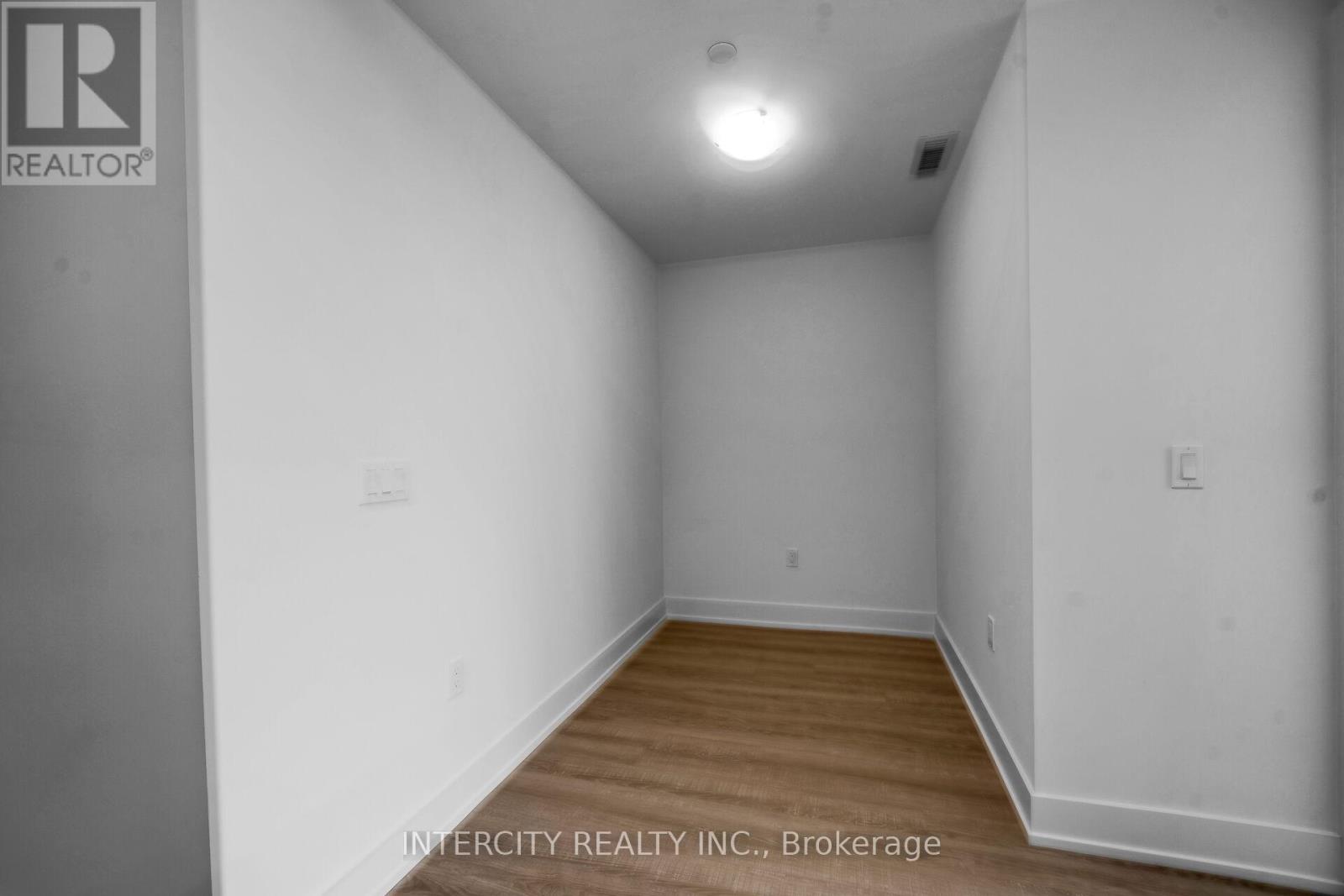 321 - 2075 King Road, King, Ontario  L7B 0R6 - Photo 10 - N13136768