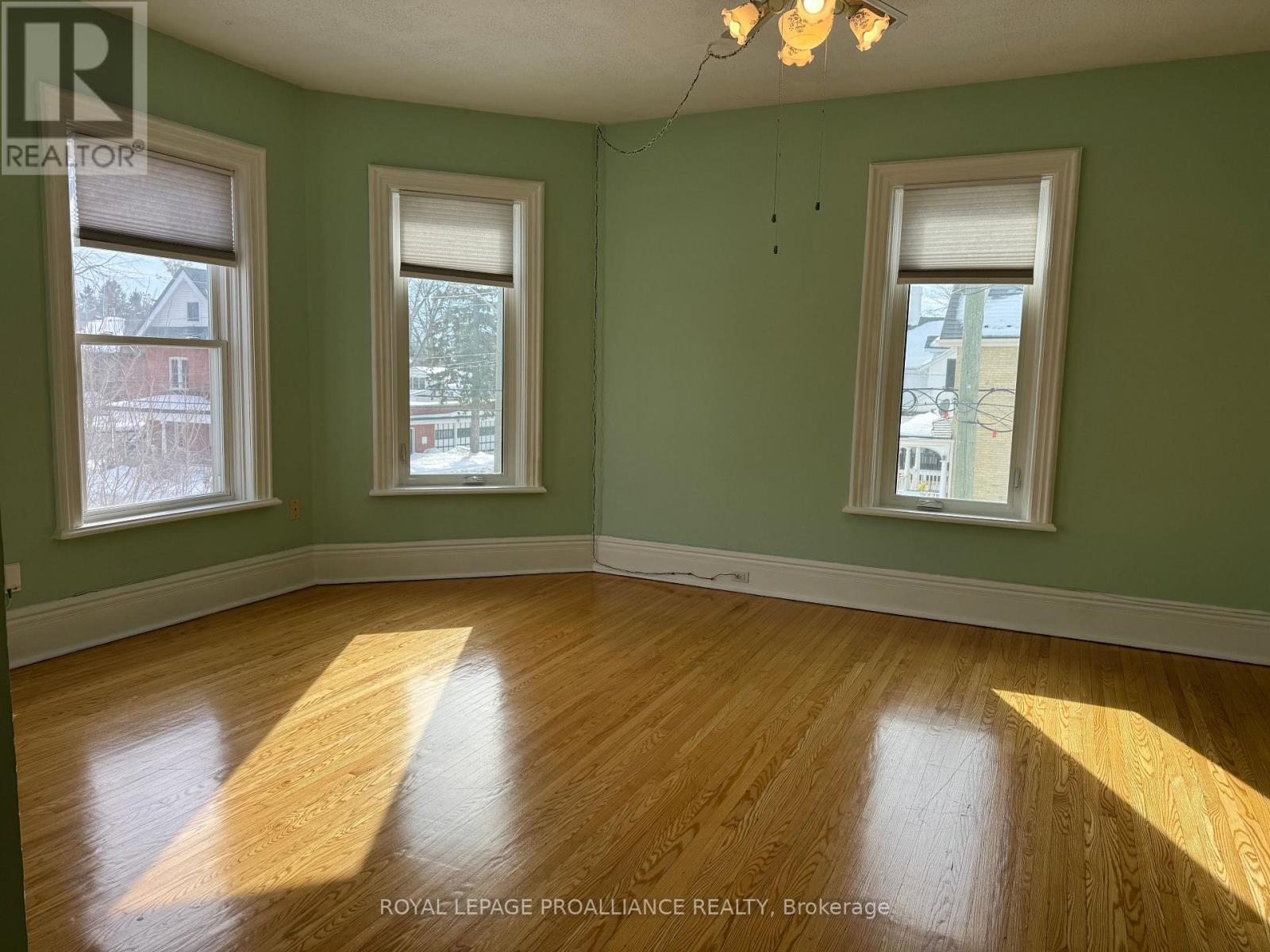 36 Sussex Street N, Kawartha Lakes, Ontario  K9V 3N7 - Photo 17 - X12850542