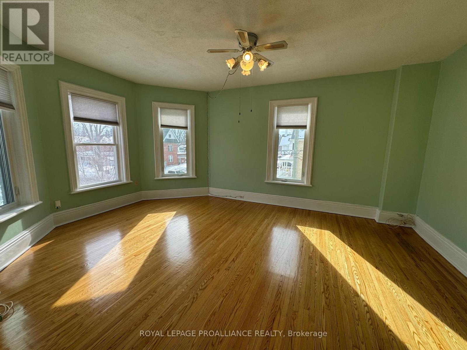 36 Sussex Street N, Kawartha Lakes, Ontario  K9V 3N7 - Photo 16 - X12850542