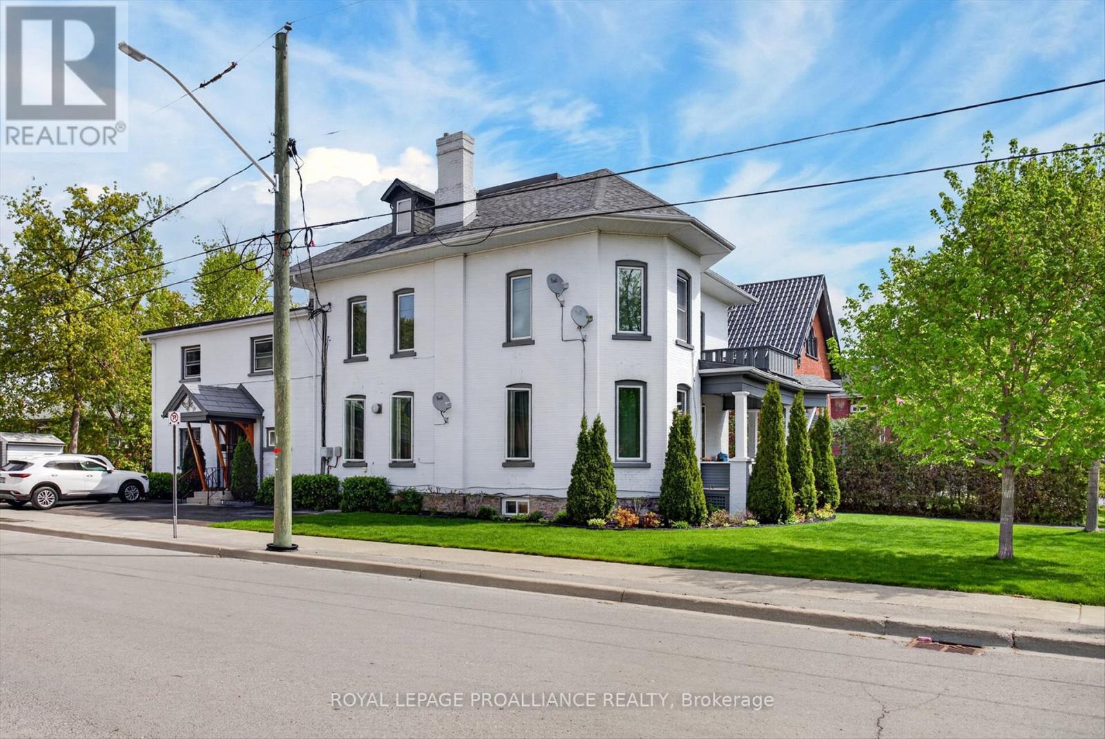 36 Sussex Street N, Kawartha Lakes, Ontario  K9V 3N7 - Photo 2 - X12850542