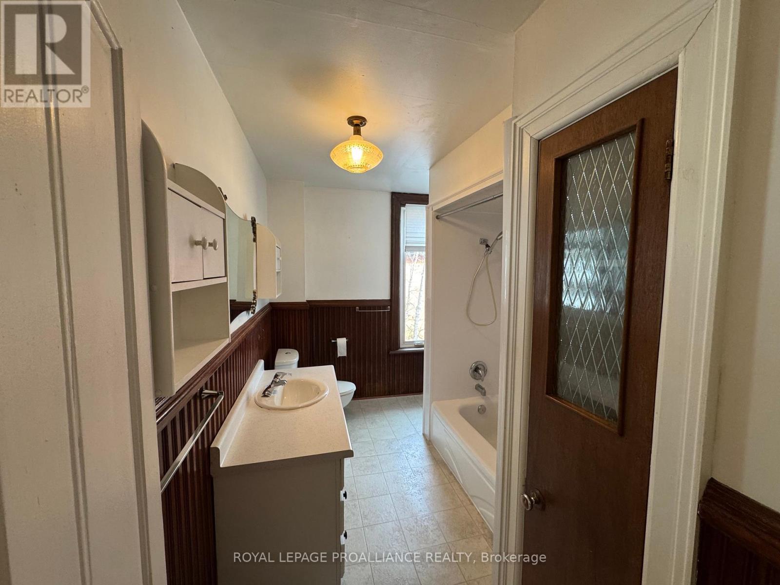 36 Sussex Street N, Kawartha Lakes, Ontario  K9V 3N7 - Photo 25 - X12850542