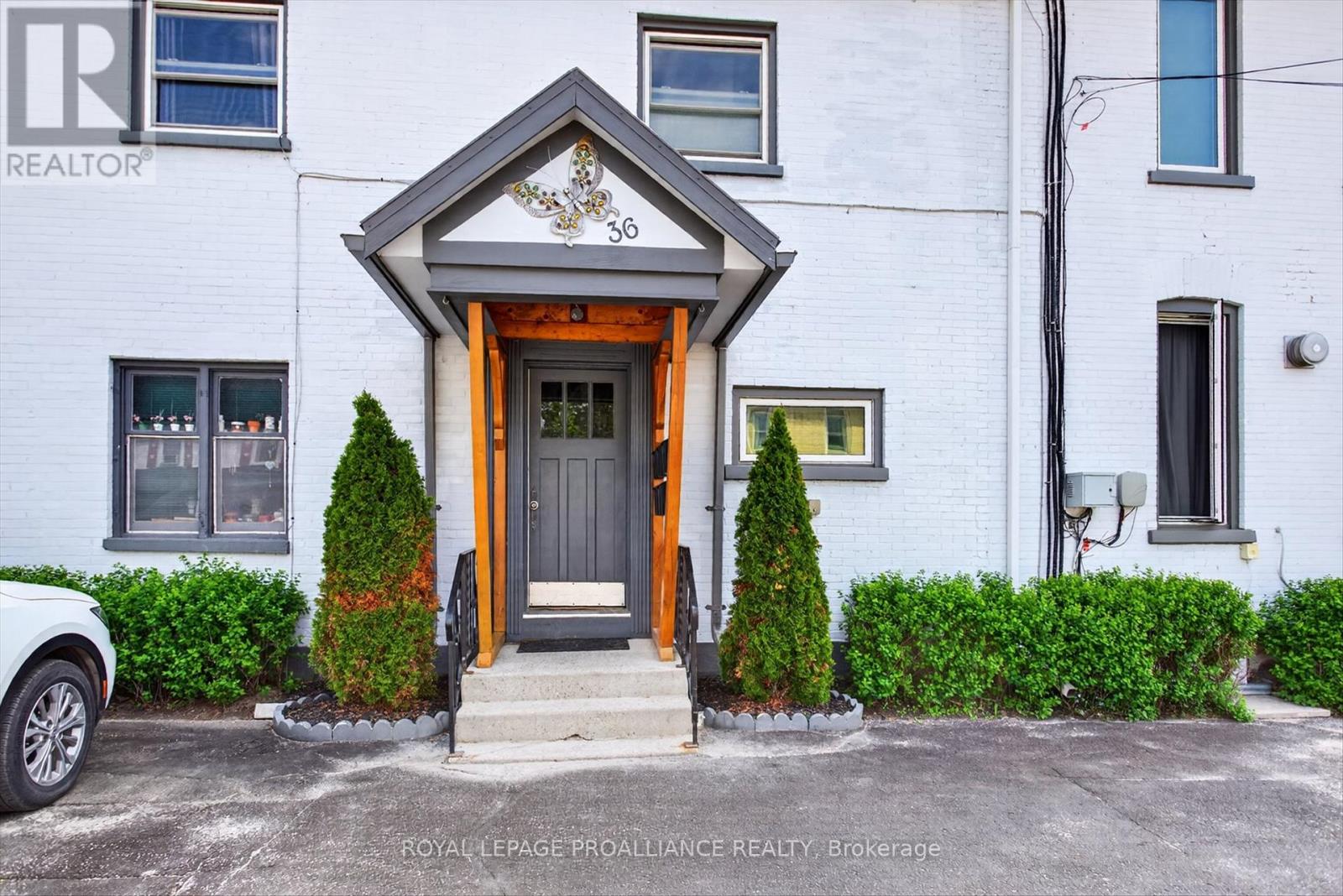 36 Sussex Street N, Kawartha Lakes, Ontario  K9V 3N7 - Photo 3 - X12850542