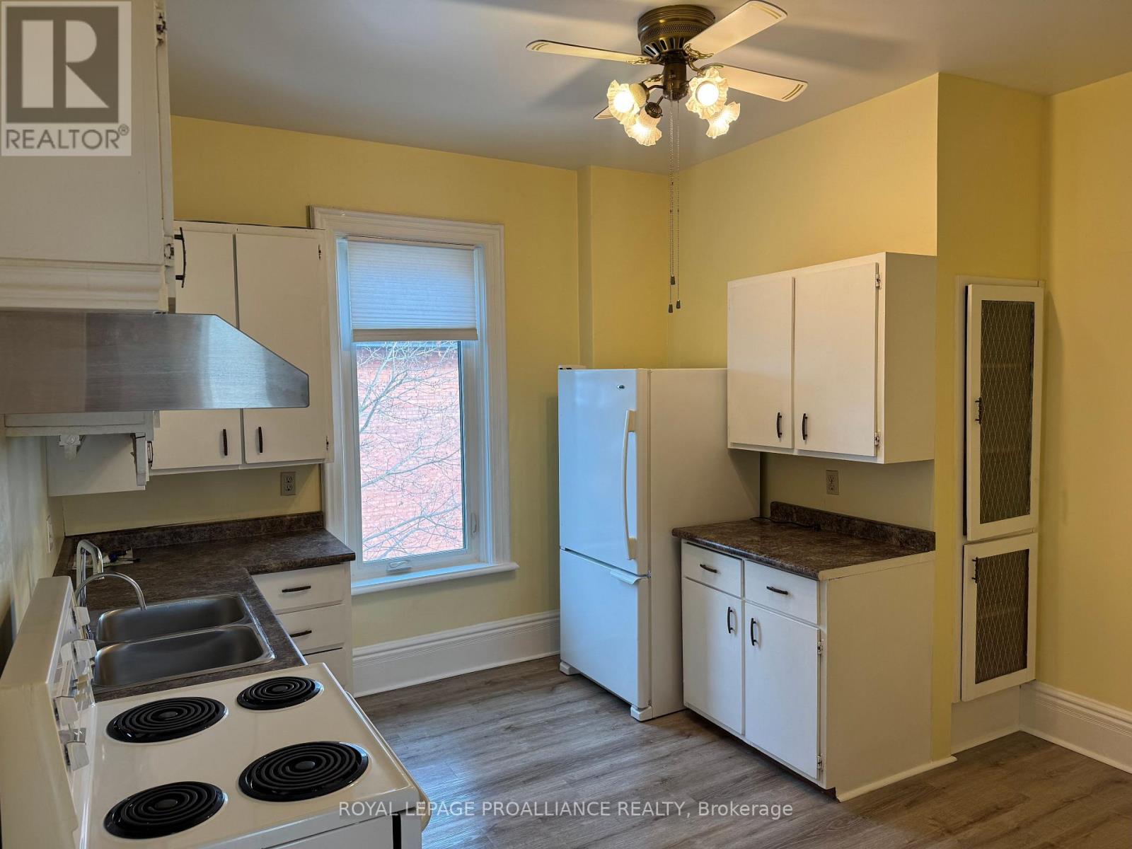 36 Sussex Street N, Kawartha Lakes, Ontario  K9V 3N7 - Photo 9 - X12850542