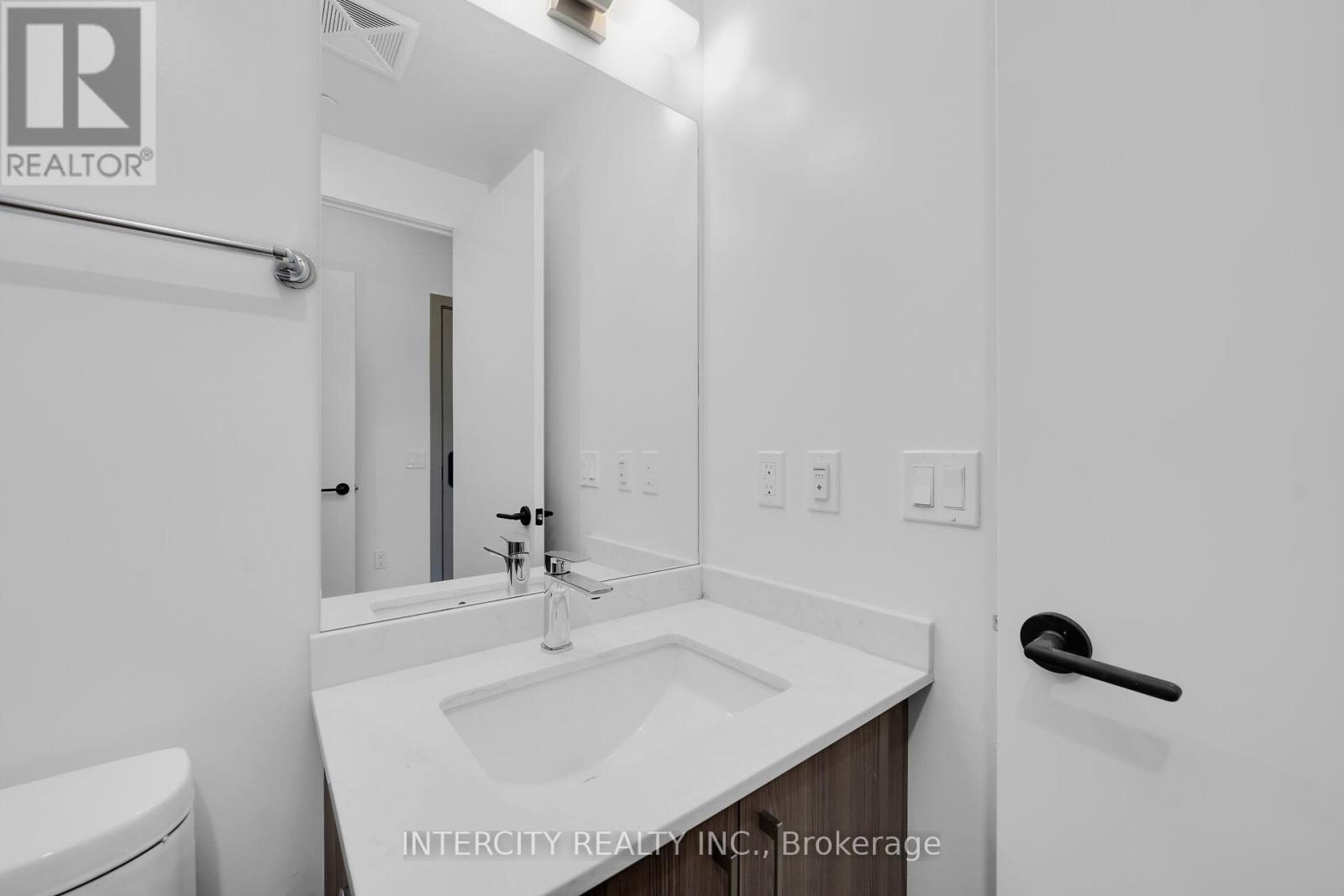 327 - 2075 King Road, King, Ontario  L7B 0R6 - Photo 18 - N13136844