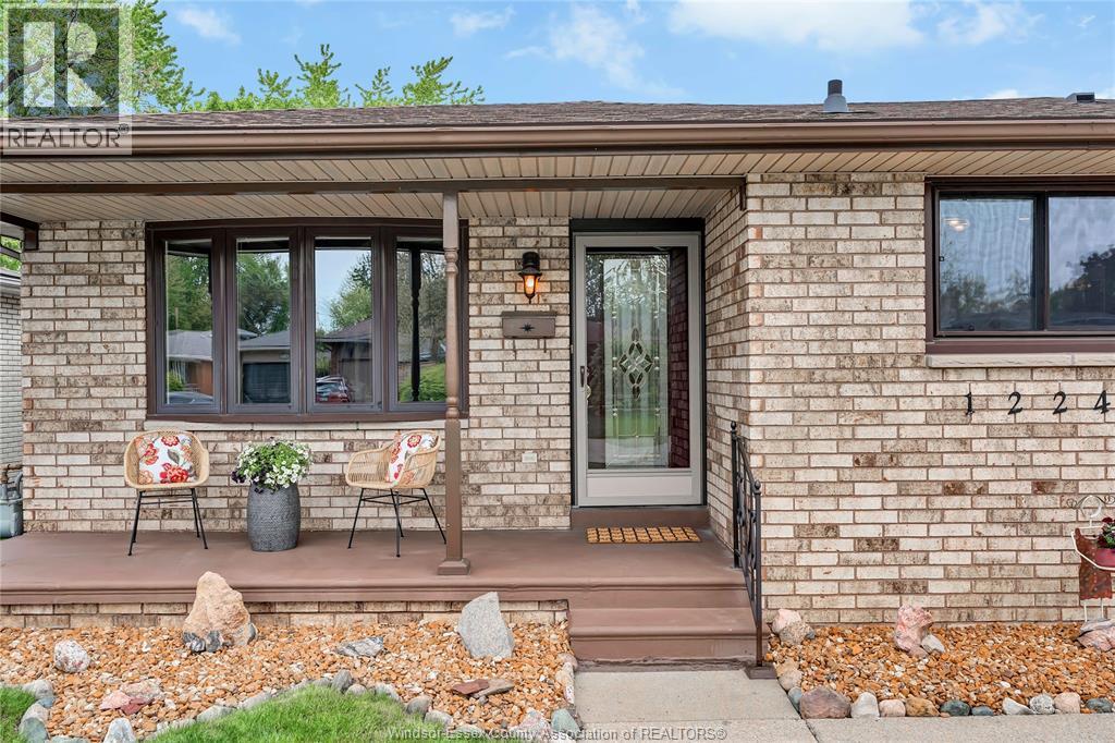 12240 Cedarwood, Tecumseh, Ontario  N8N 2W2 - Photo 3 - 26011567