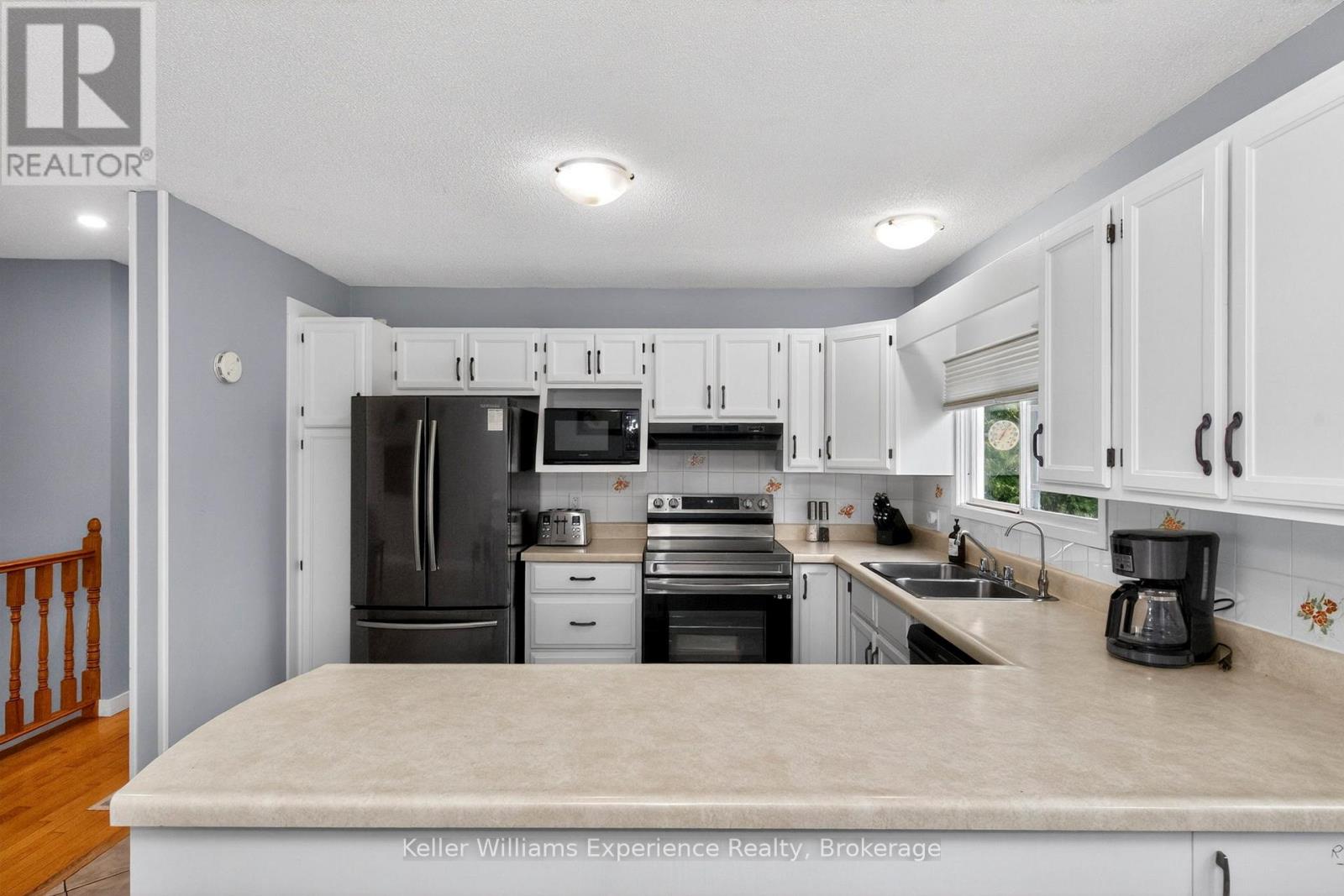 72 Bay Street, Tay (Victoria Harbour), Ontario  L0K 2A0 - Photo 5 - S13148320