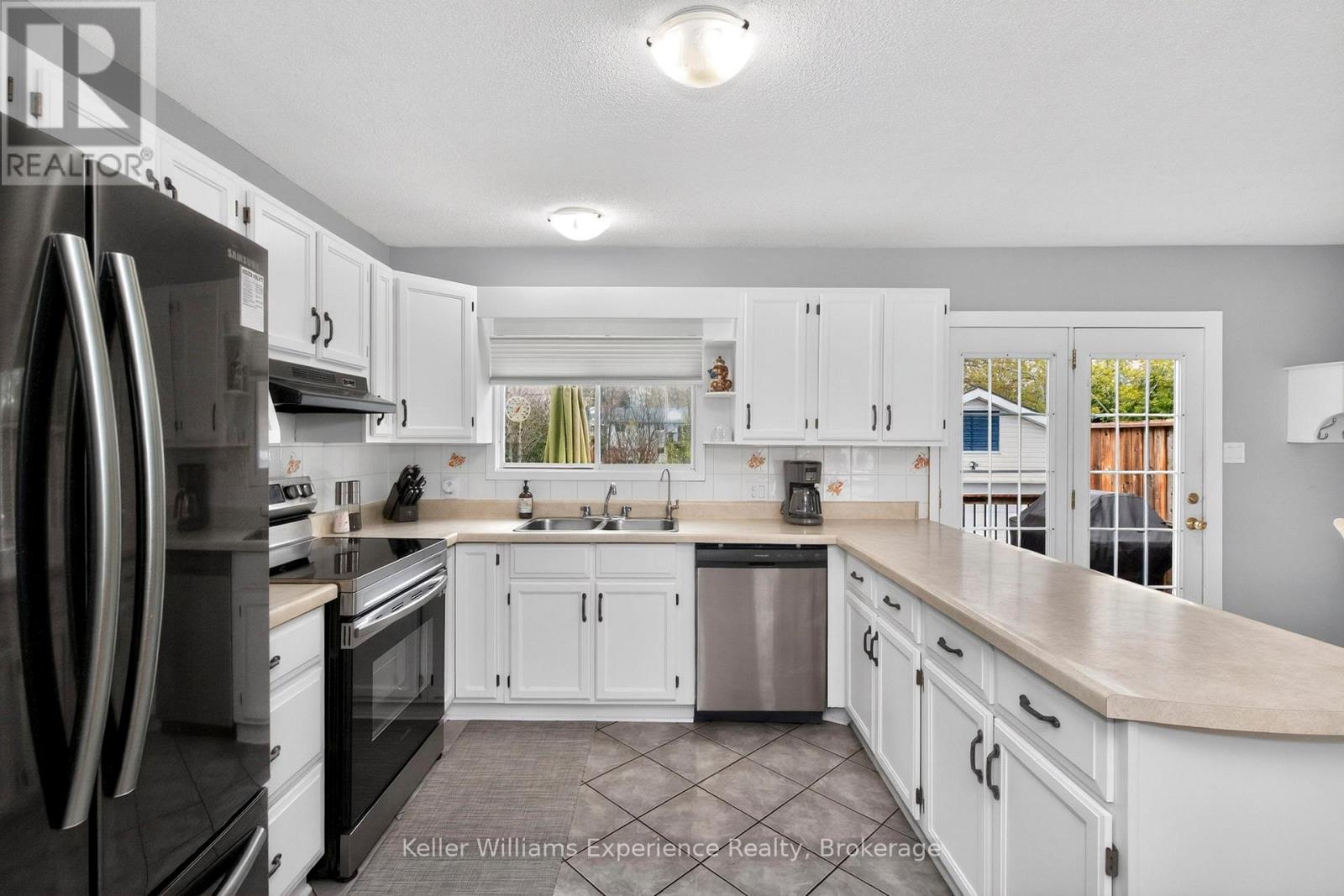 72 Bay Street, Tay (Victoria Harbour), Ontario  L0K 2A0 - Photo 6 - S13148320