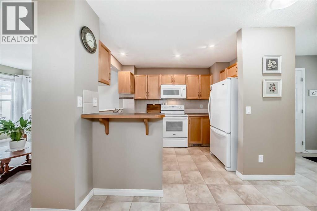 137 Luxstone Way SW, Airdrie, Alberta  T4B 3C2 - Photo 4 - A2305690