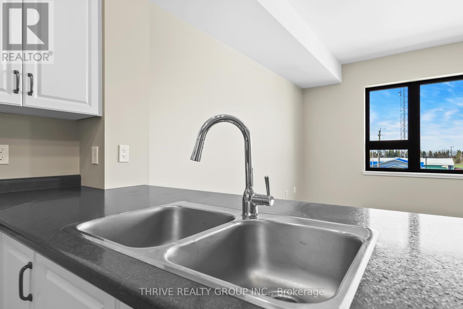 303 - 263 Butler Street, Lucan Biddulph, Ontario  N0M 2J0 - Photo 7 - X13148118