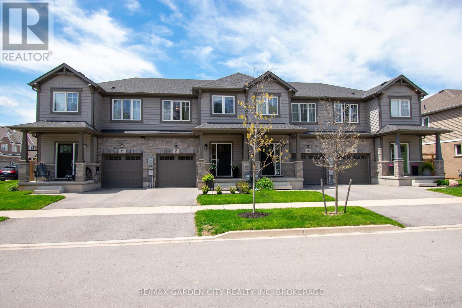 15 Lymburner Street, Pelham (Fonthill), Ontario L3E 0G7 - Photo 3 - X13148020