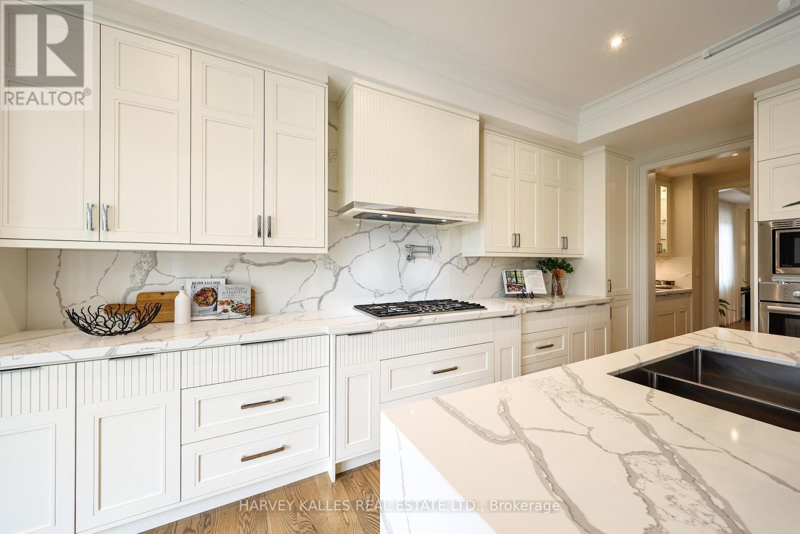 261 Brooke Avenue, Toronto, Ontario  M5M 2L1 - Photo 15 - C13148106