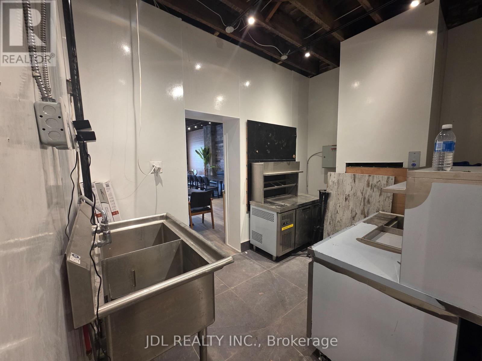 394 Spadina Avenue, Toronto, Ontario  M5T 2G5 - Photo 3 - C13148240