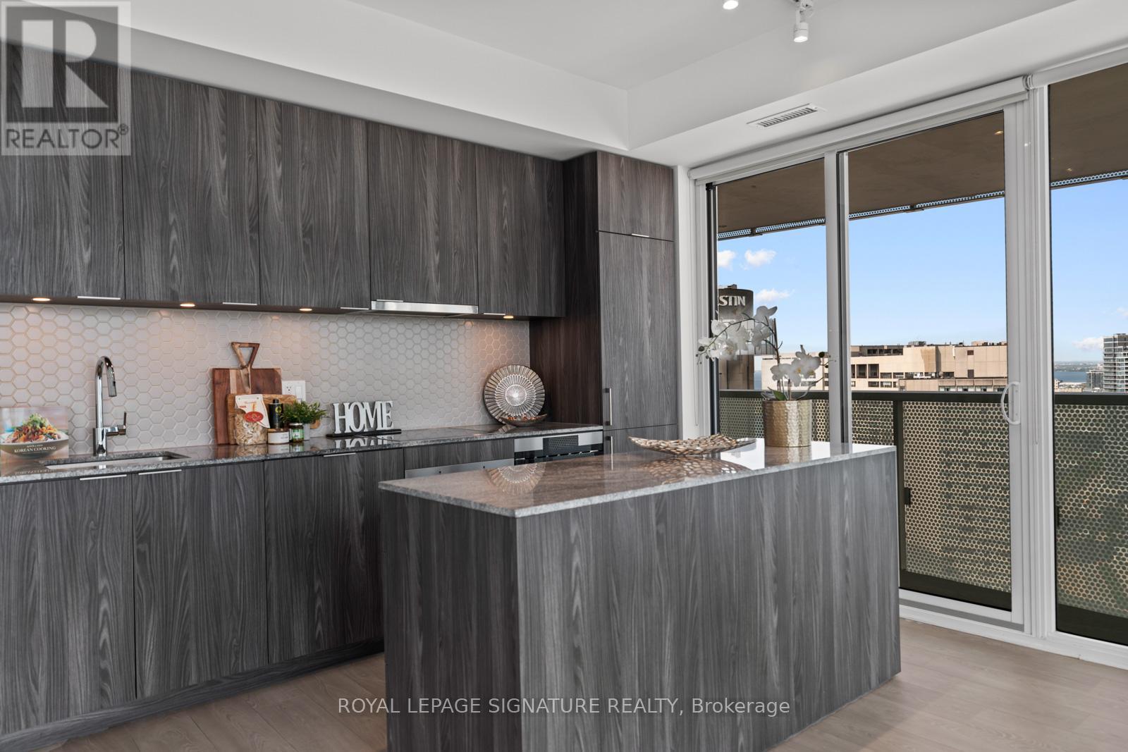 3305 - 15 Queens Quay E, Toronto, Ontario  M5E 0C5 - Photo 15 - C13148552