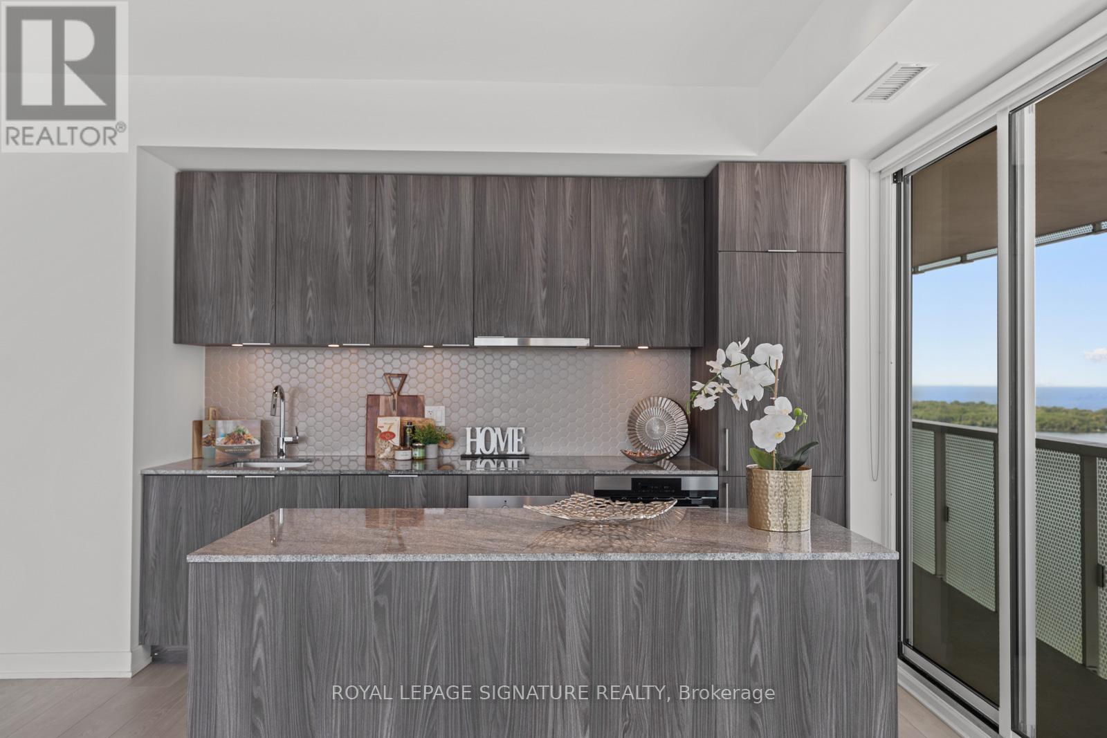 3305 - 15 Queens Quay E, Toronto, Ontario  M5E 0C5 - Photo 17 - C13148552