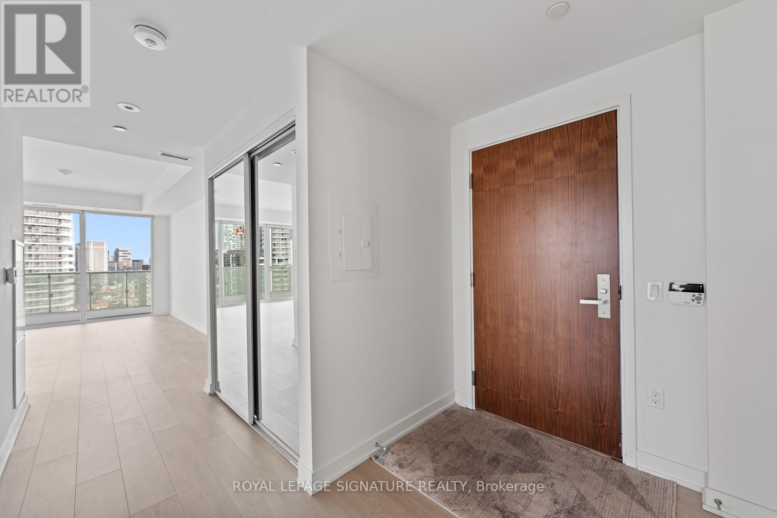 3305 - 15 Queens Quay E, Toronto, Ontario  M5E 0C5 - Photo 4 - C13148552