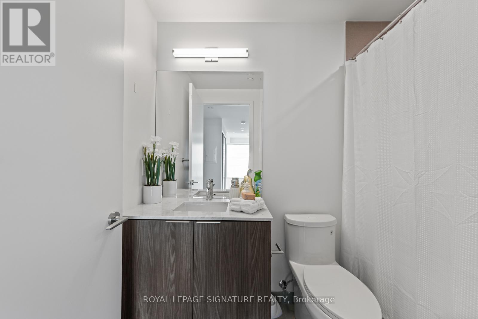 3305 - 15 Queens Quay E, Toronto, Ontario  M5E 0C5 - Photo 5 - C13148552