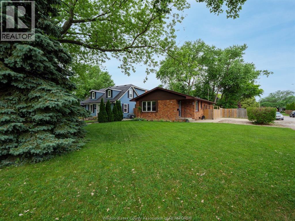 305 Edgewater Boulevard, Tecumseh, Ontario  N8N 2G9 - Photo 2 - 26011541