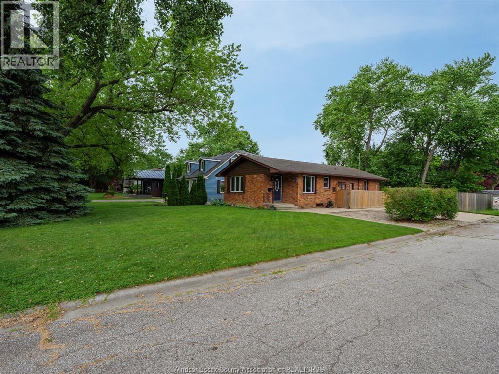 305 Edgewater Boulevard, Tecumseh, Ontario  N8N 2G9 - Photo 3 - 26011541