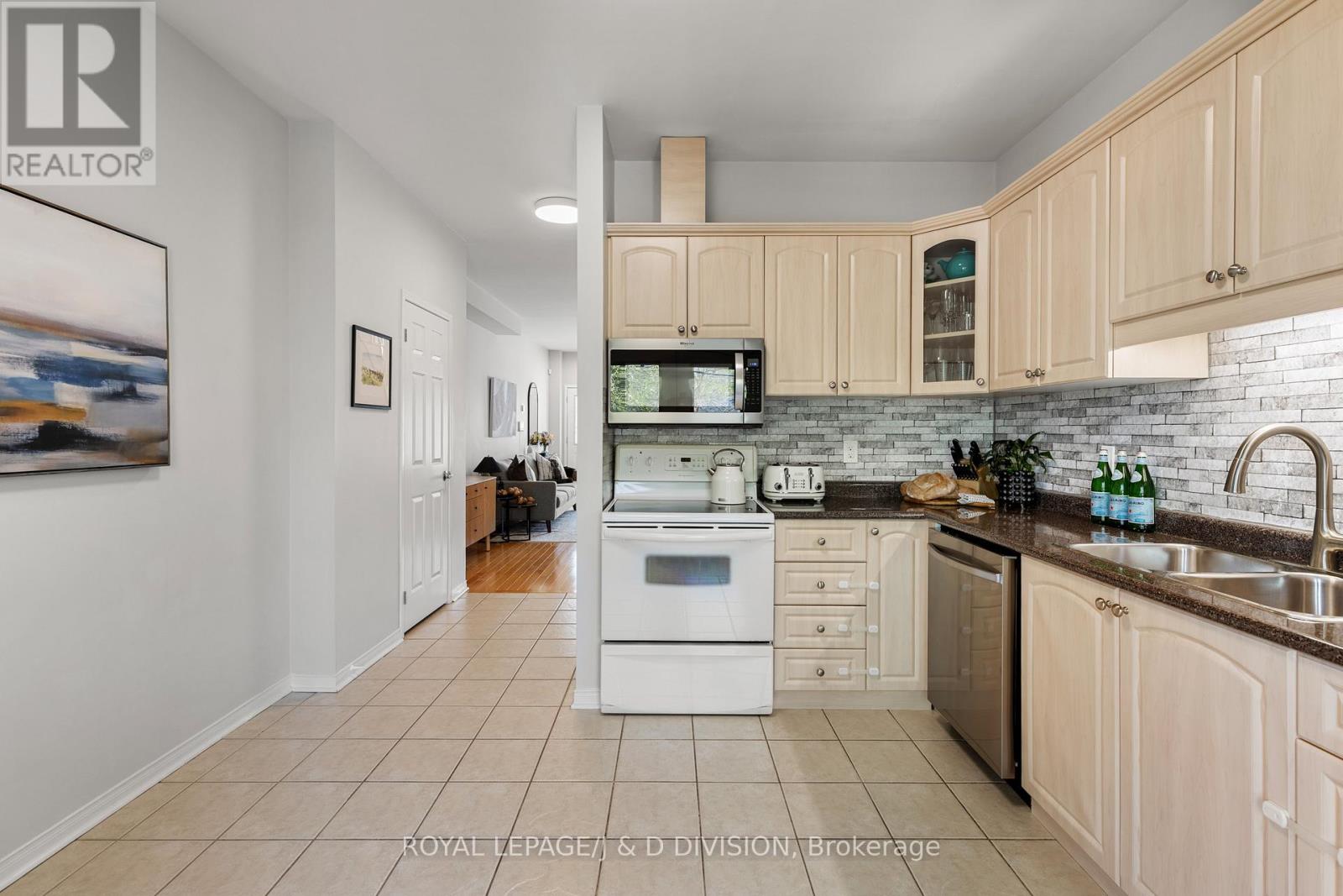 446 Sammon Avenue, Toronto, Ontario M4J 2B2 - Photo 18 - E13148214