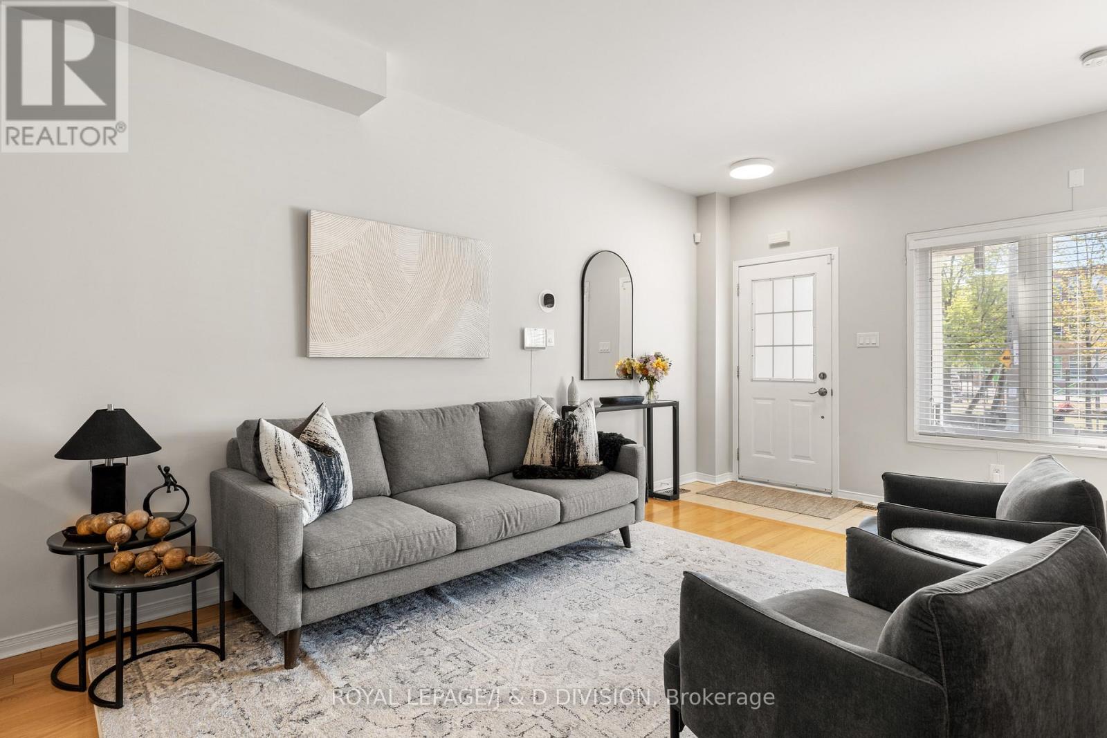 446 Sammon Avenue, Toronto, Ontario M4J 2B2 - Photo 7 - E13148214