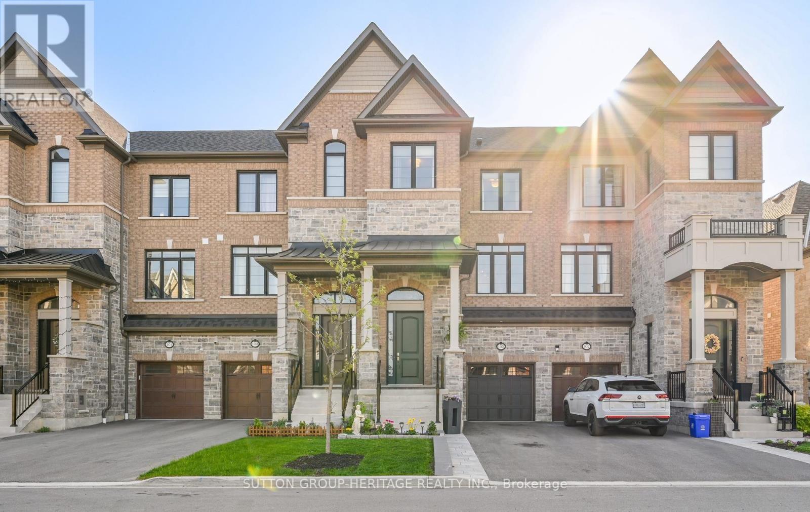 105 DORIAN DRIVE, Whitby, Ontario