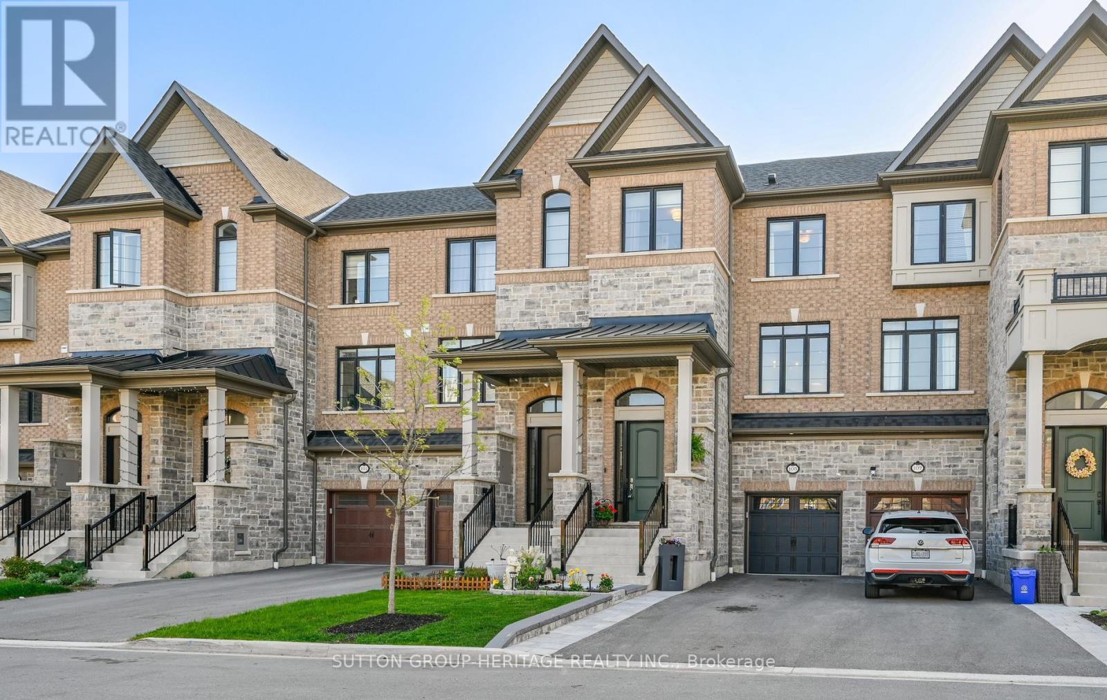 105 Dorian Drive, Whitby, Ontario  L1P 0C8 - Photo 2 - E13148228