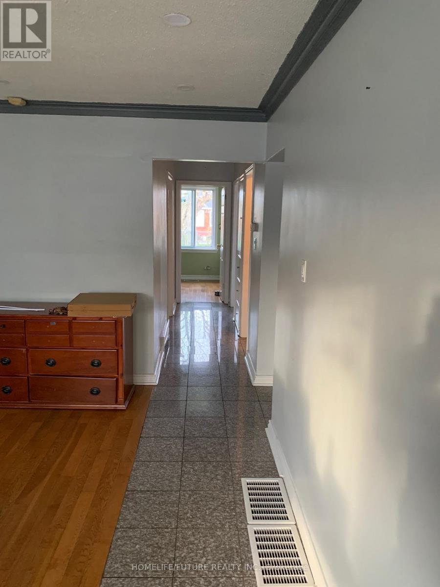 Main - 1 Maxim Crescent, Toronto, Ontario  M1P 1Y1 - Photo 6 - E13148242