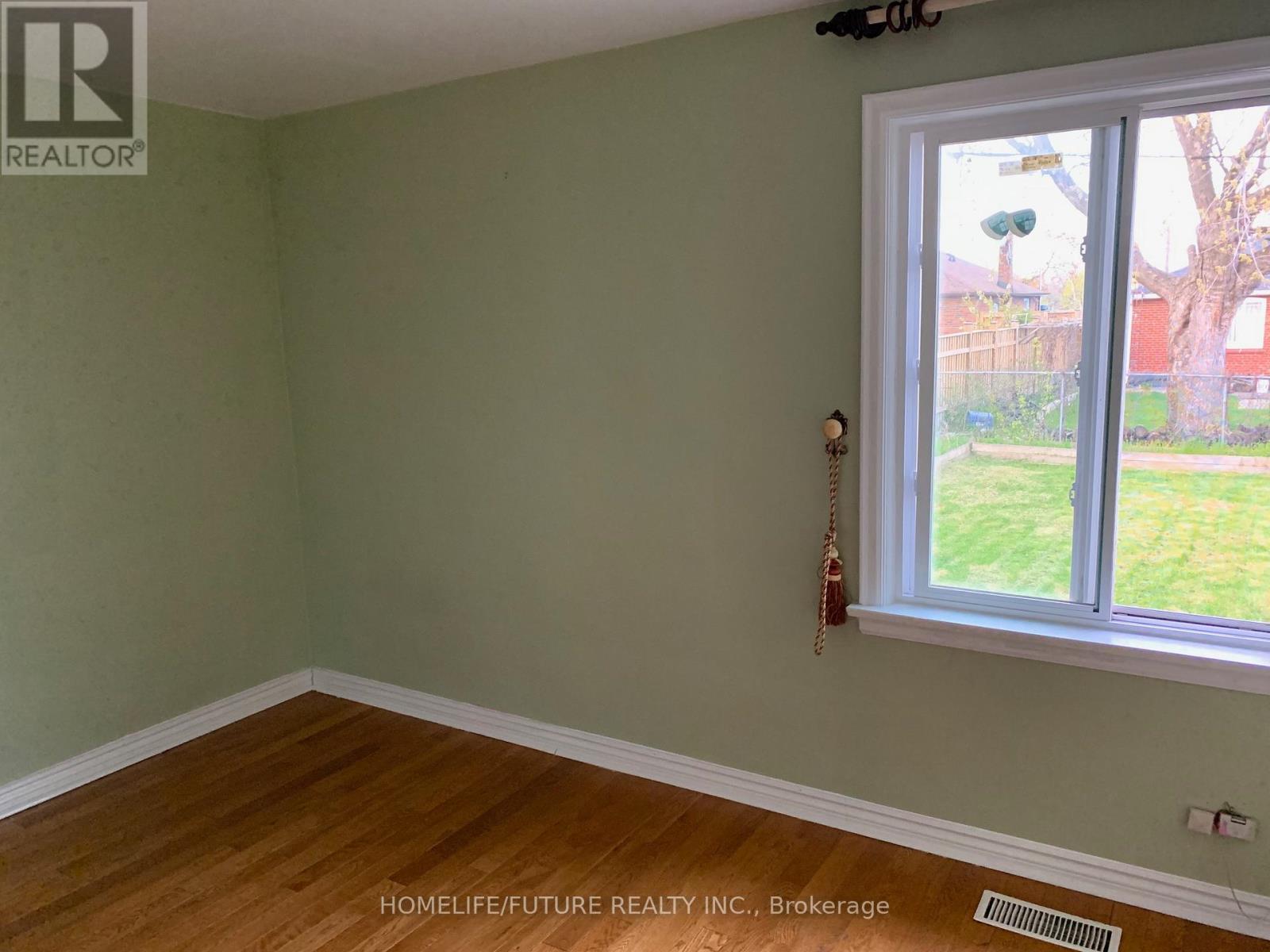 Main - 1 Maxim Crescent, Toronto, Ontario  M1P 1Y1 - Photo 8 - E13148242