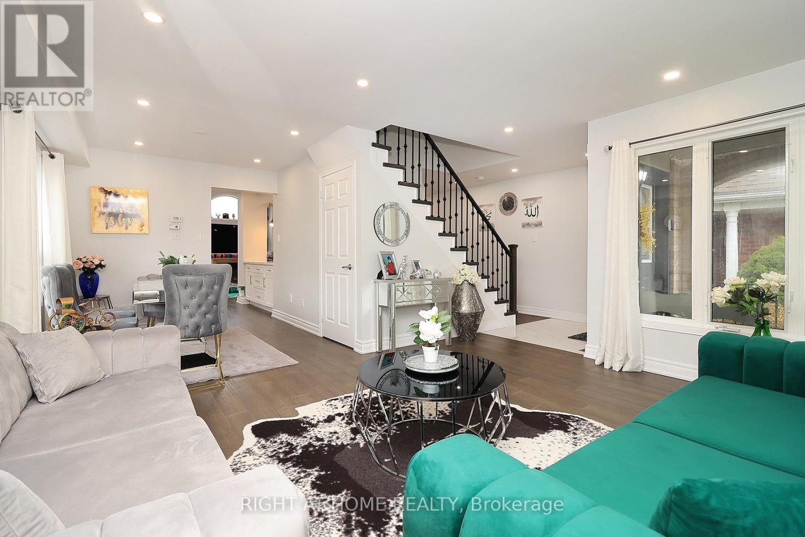 27 Foundry Lane, Whitby, Ontario  L1P 1M5 - Photo 4 - E13148268