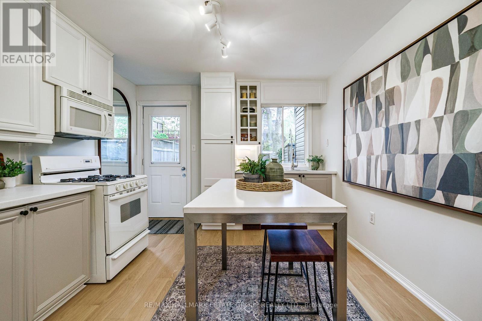 14 Austin Avenue, Toronto, Ontario  M4M 1V6 - Photo 10 - E13148508