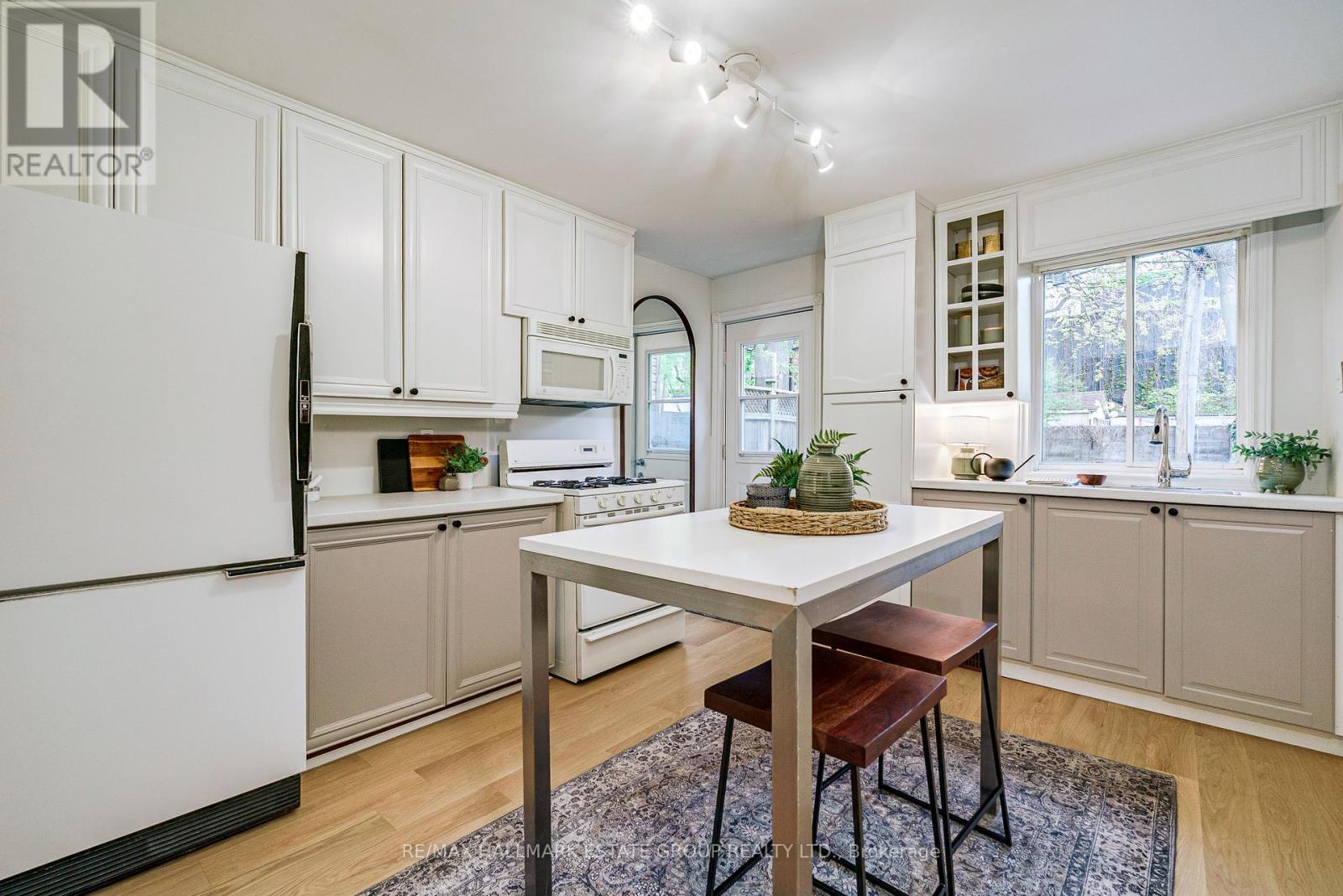 14 Austin Avenue, Toronto, Ontario  M4M 1V6 - Photo 11 - E13148508