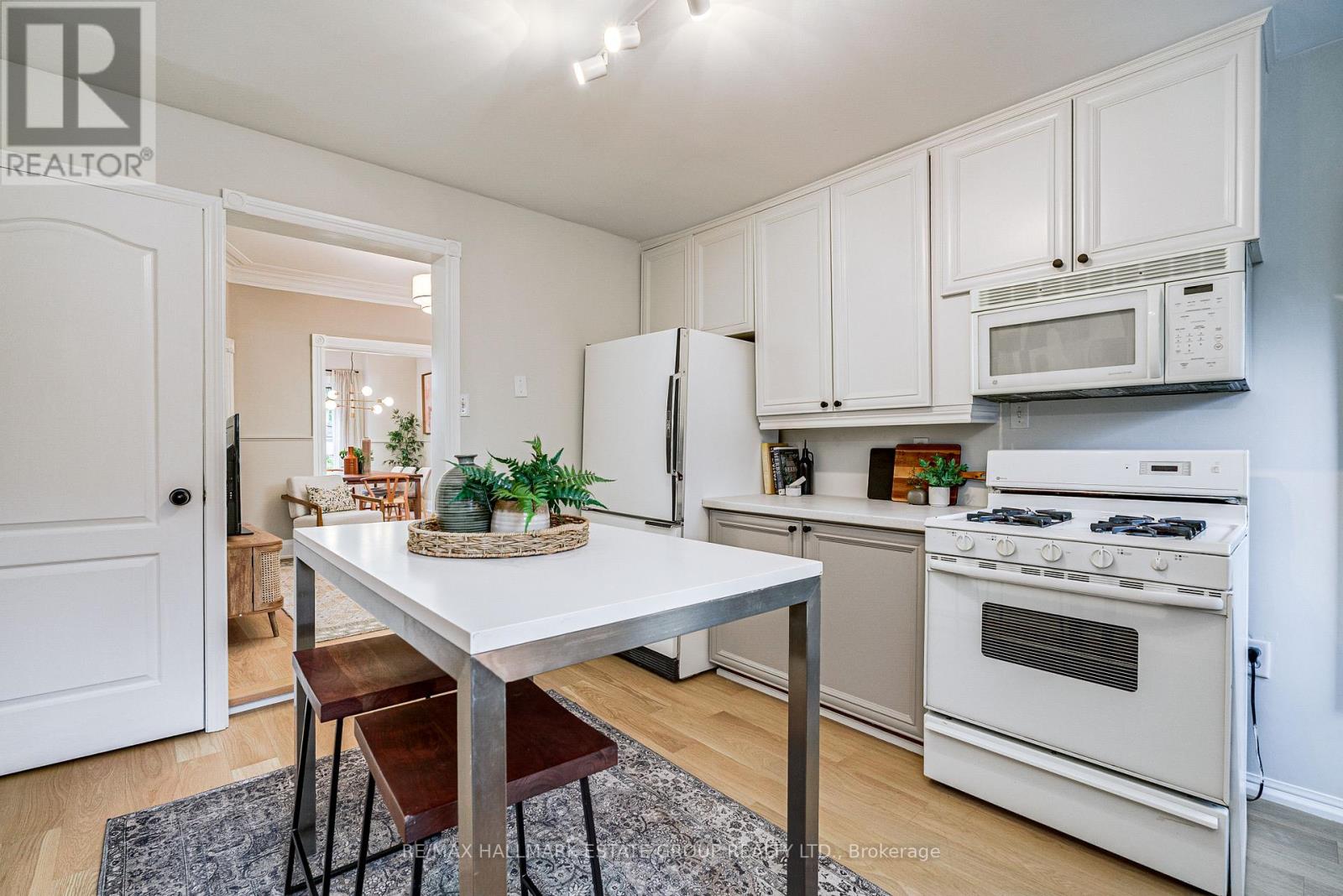 14 Austin Avenue, Toronto, Ontario  M4M 1V6 - Photo 13 - E13148508