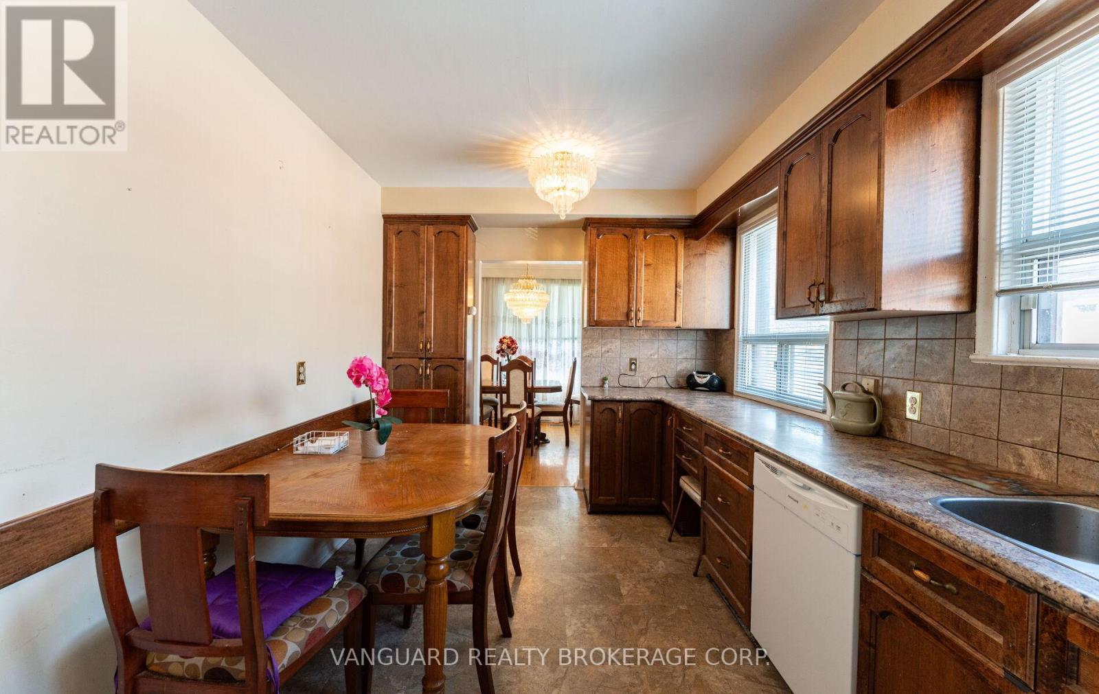182 Dixon Road, Toronto, Ontario  M9P 2L8 - Photo 17 - W13144198