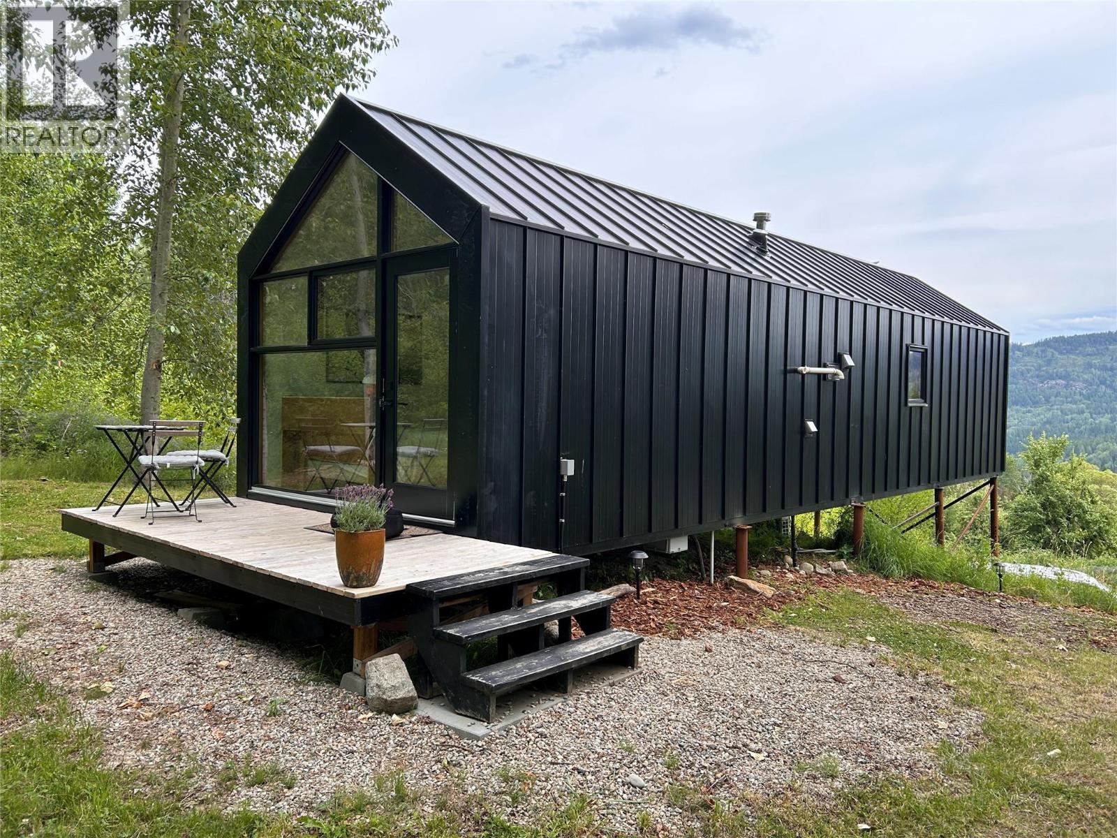 2715 3b Highway, Rossland, British Columbia  V0G 1Y0 - Photo 1 - 10356557