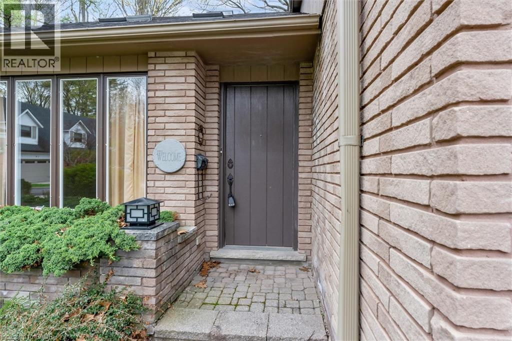 11 Crawford Court, Dundas, Ontario  L9H 6G2 - Photo 4 - 40824939