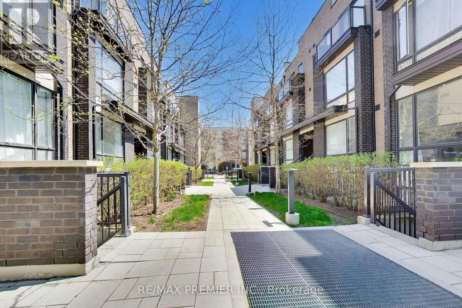 141 - 34 Fieldway Road, Toronto, Ontario  M8Z 3L2 - Photo 4 - W12906424