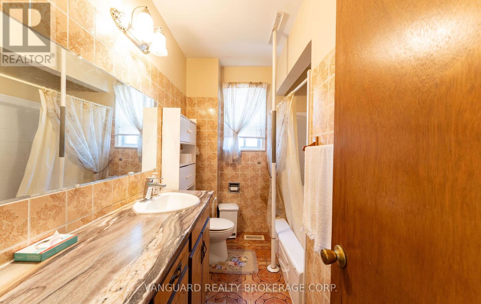 182 Dixon Road, Toronto, Ontario  M9P 2L8 - Photo 24 - W13144198